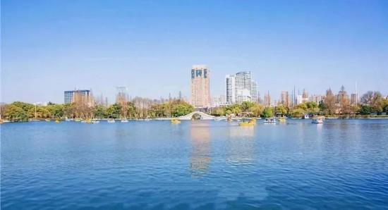 长三角铁路的“两条环线”串起这些沿途风景(图70)