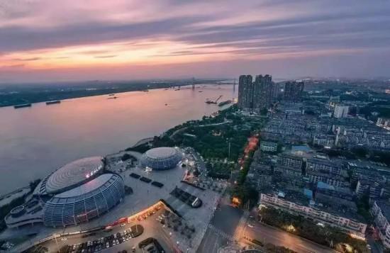 长三角铁路的“两条环线”串起这些沿途风景(图67)