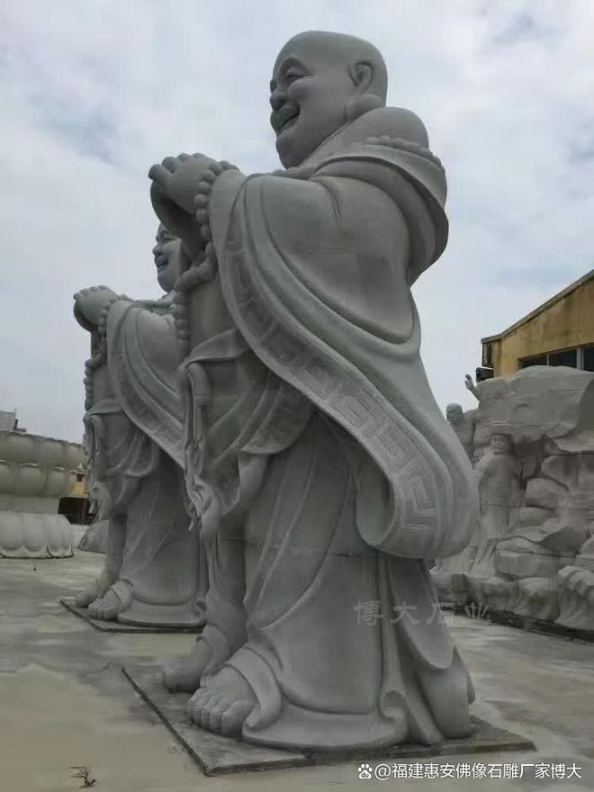九游体育网站：石雕弥勒佛的乐观形象与佛教教义(图4)