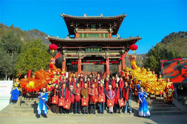 乙巳蛇年“太山第一联”发布仪式在太山古刹龙泉山门隆重举行(图2)