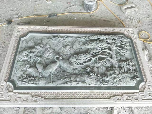 九游体育网站：石雕照壁在旅游景点中的应用：文化展示吸引游客(图1)
