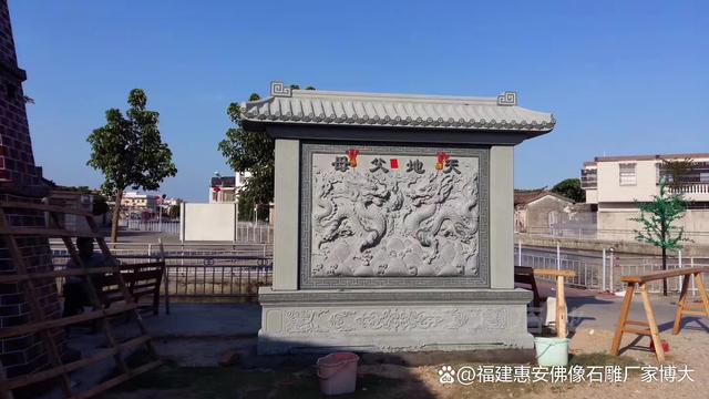 九游体育网站：石雕照壁在旅游景点中的应用：文化展示吸引游客(图2)