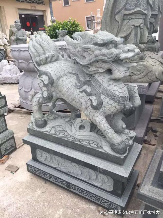 九游体育：石雕麒麟图片精选：领略不同风格的麒麟之美(图2)