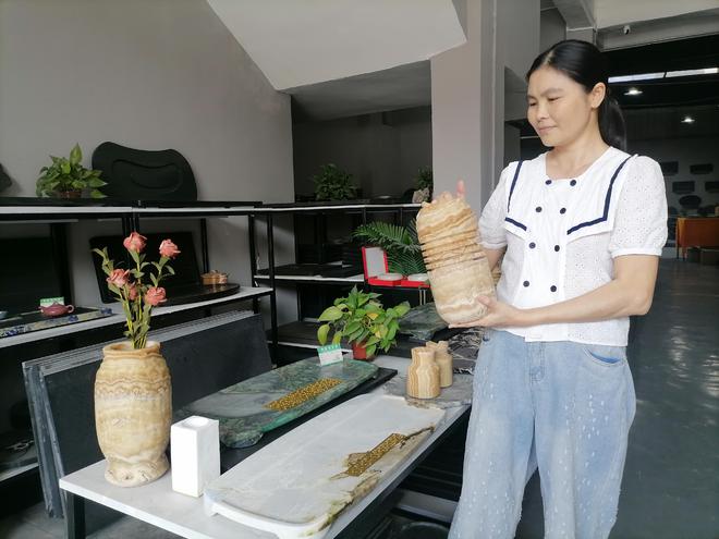 云浮：原生态石艺品受青睐(图1)