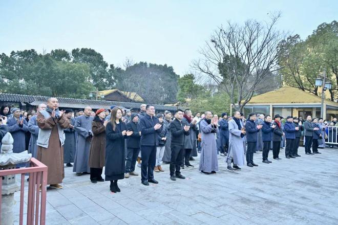 九游体育网站：太仓市佛教协会2025迎新送福暨中青年六僧乙巳迎新展、慧泉图书馆重新开馆系列活动在同觉寺举行(图2)