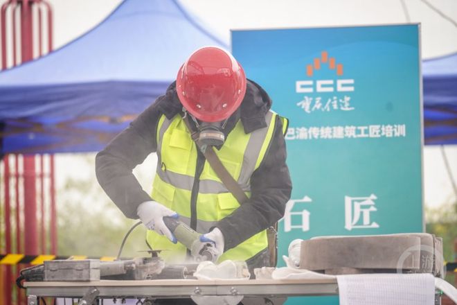 九游体育网站：让朽木“生花”石头“说话”这群传统工匠真牛(图3)