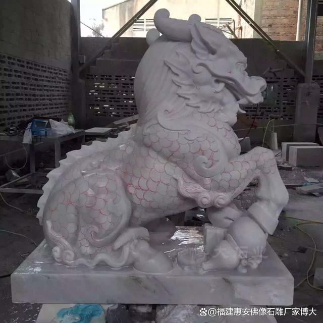 九游体育网站：石雕麒麟安放位置详解：最佳摆放点与注意事项(图4)