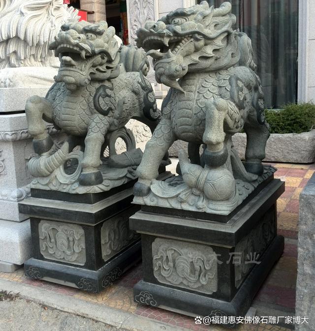 九游体育网站：石雕麒麟安放位置详解：最佳摆放点与注意事项(图1)