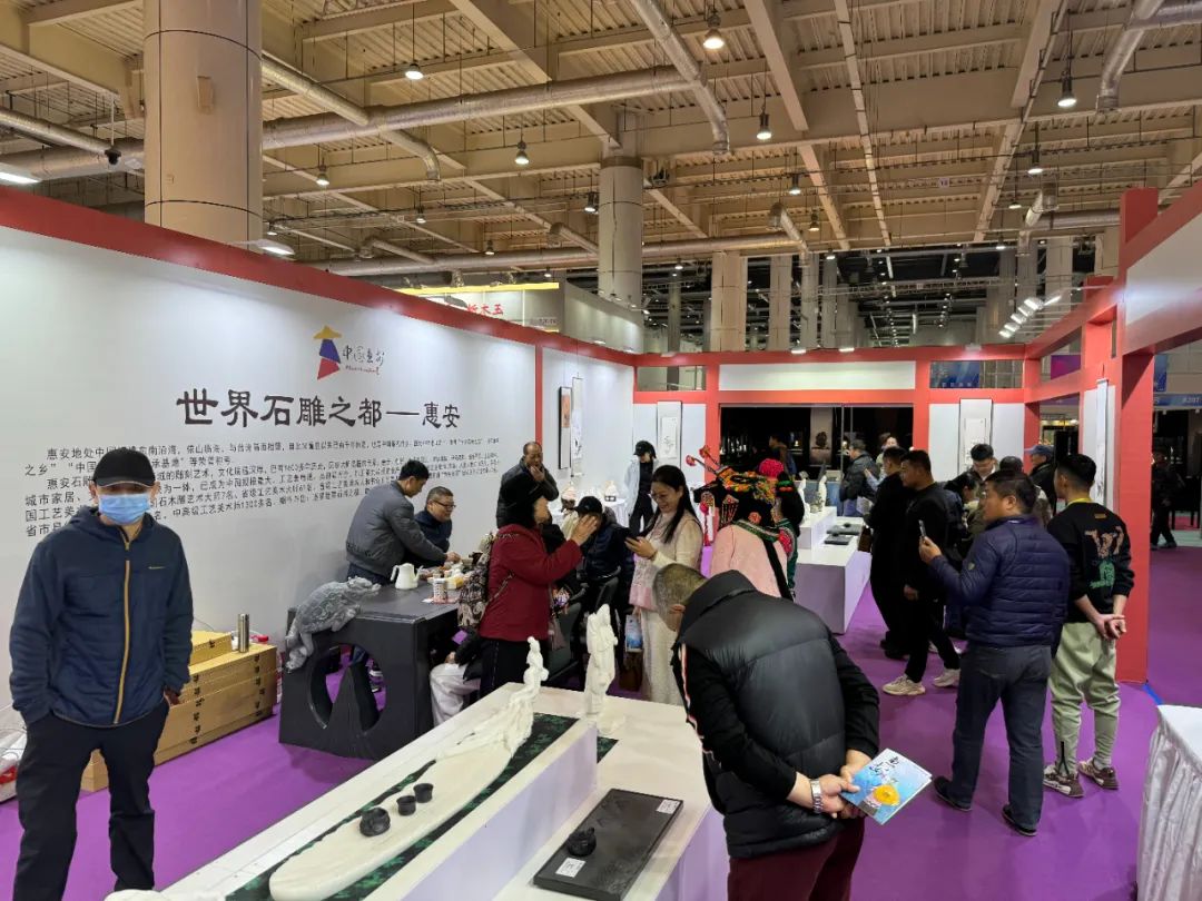 九游体育：惠安石雕惊艳第七届中国（大连）国际文化旅游产业交易博览会(图4)