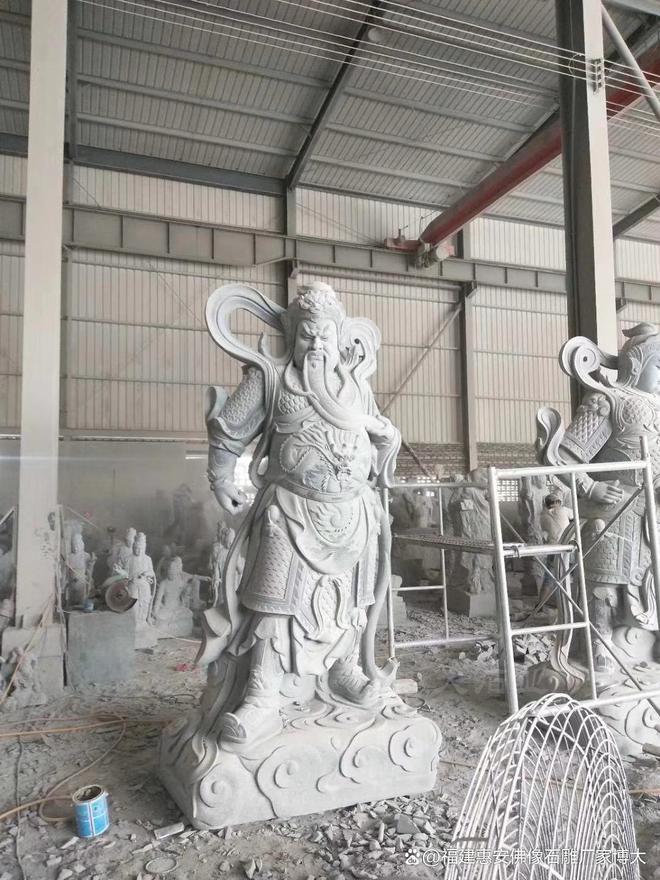 石雕关公坐像：忠义精神的现代诠释(图3)