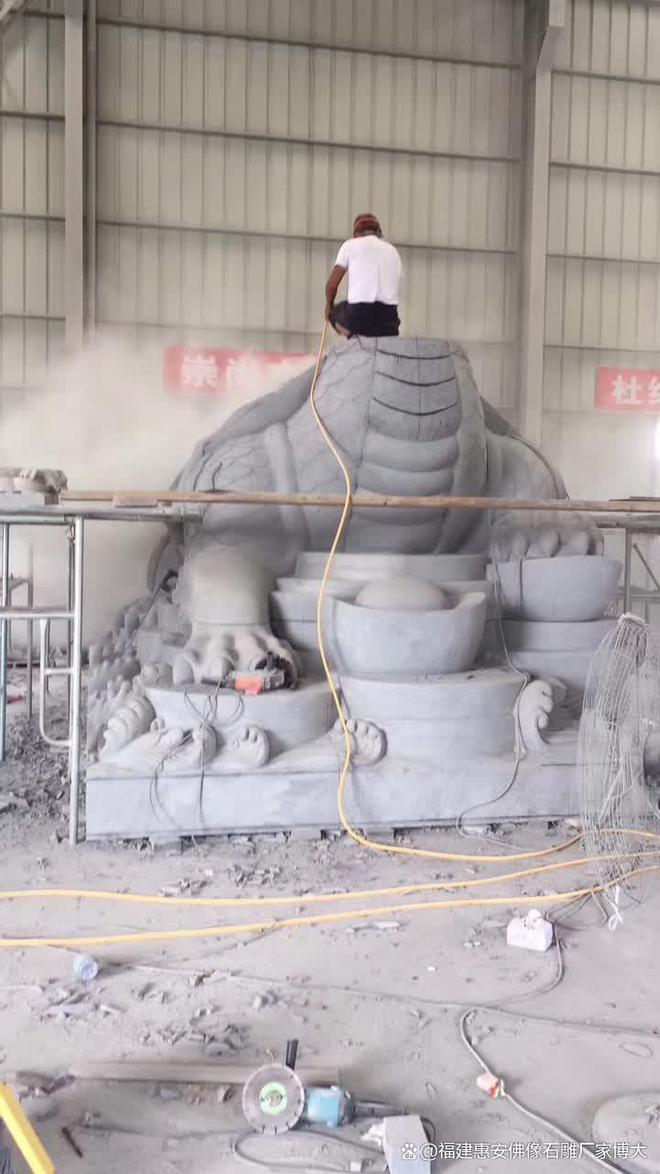 九游体育网站：石雕龙龟：艺术与历史的见证(图2)