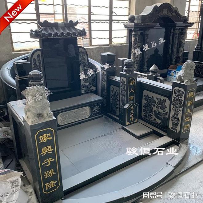 每块石雕墓碑都是艺术承载着对亲人无尽追思(图2)