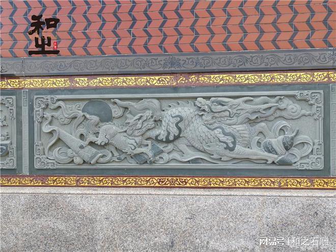 寺院外墙上的石雕浮雕(图5)