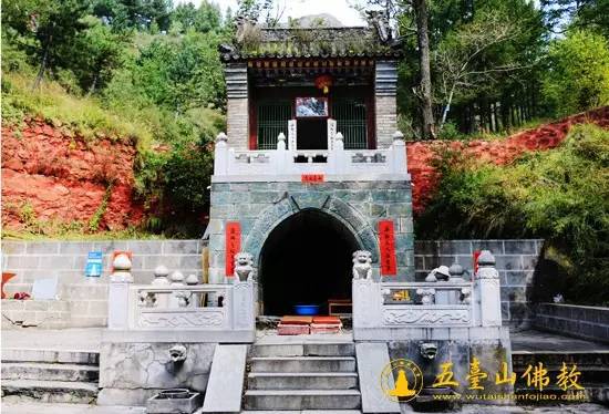 清涼探秘龙泉寺石牌坊(图1)