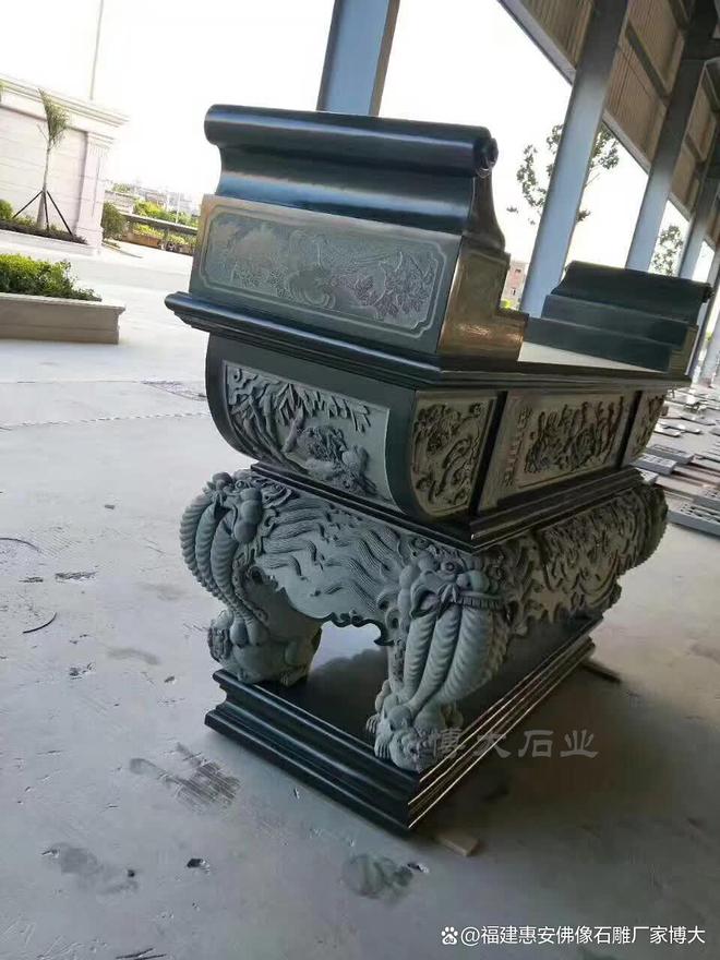 九游体育：石雕供桌在私人收藏中的独特魅力：珍稀艺术品彰显品味(图1)