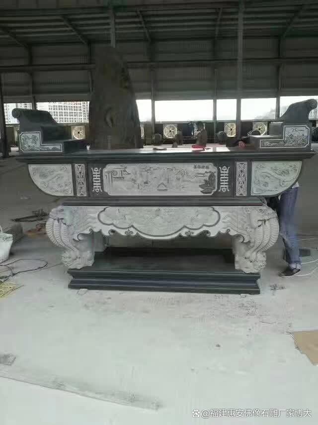 九游体育：石雕供桌在私人收藏中的独特魅力：珍稀艺术品彰显品味(图4)