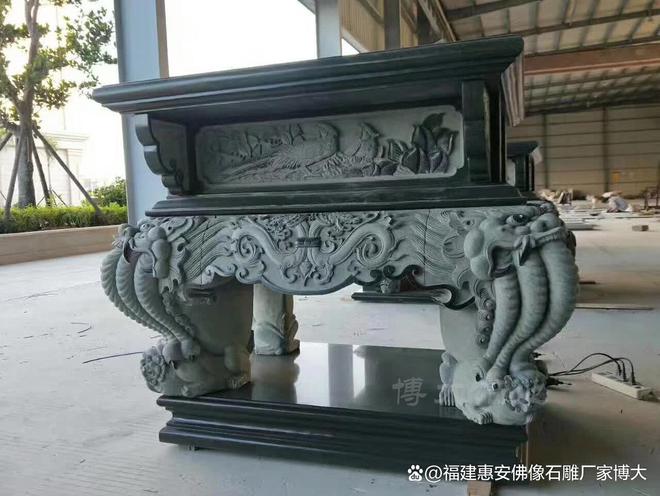 九游体育：石雕供桌在私人收藏中的独特魅力：珍稀艺术品彰显品味(图6)