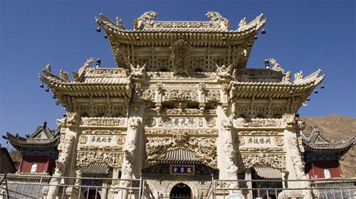九游体育：山西五台山龙泉寺新立十二通石碑为其增添色彩(图1)