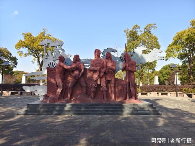 无锡泰伯墓谒吴国第一位君主、第一世家吴姓始祖(图1)