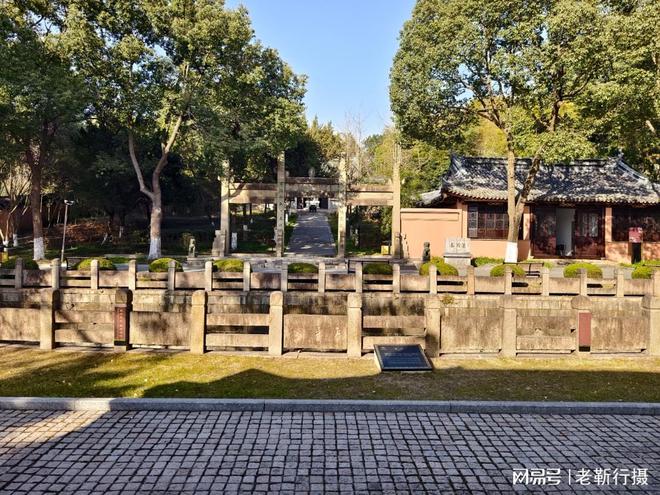 无锡泰伯墓谒吴国第一位君主、第一世家吴姓始祖(图10)