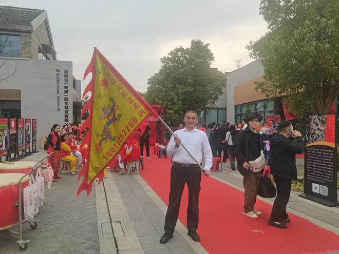 九游体育网站：徽州三雕传承艺术馆开业韶亮文化艺术团表演展现徽州文化韵味(图4)