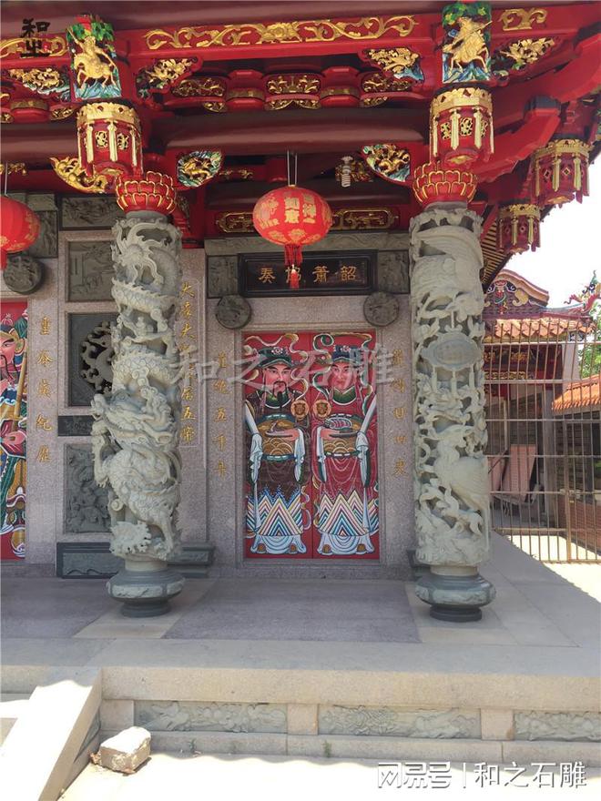 九游体育：在不同地方下的石雕龙柱(图2)