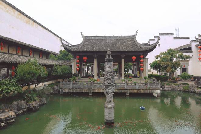安徽歙县有一座徽商大宅院木雕石刻独具匠心是徽州文化的圣殿(图14)