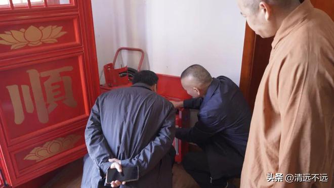 九游体育网站：组图：清新区领导走访镇安古寺强化安全管理弘扬佛教文化(图3)