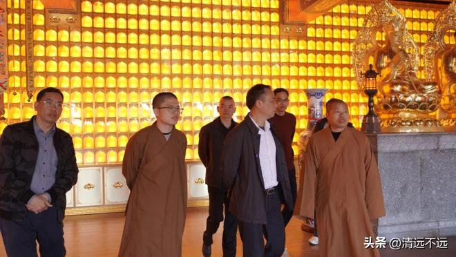 九游体育网站：组图：清新区领导走访镇安古寺强化安全管理弘扬佛教文化(图5)