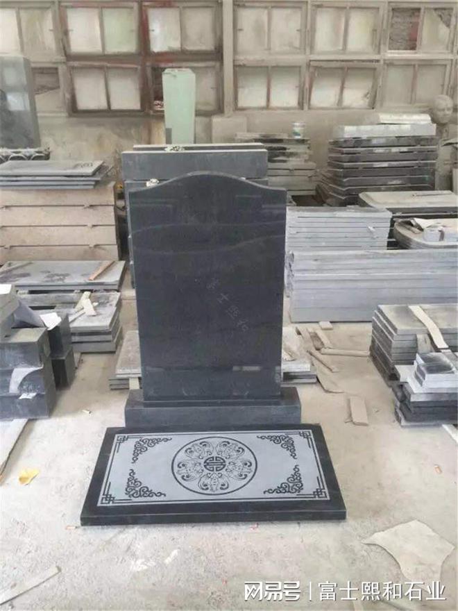 生命故事的延续：探索墓碑定制的价格与样式(图2)