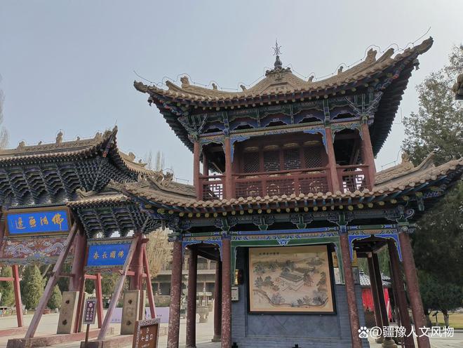 九游体育：旅行笔记：甘肃张掖大佛寺牌坊建筑艺术之美(图5)