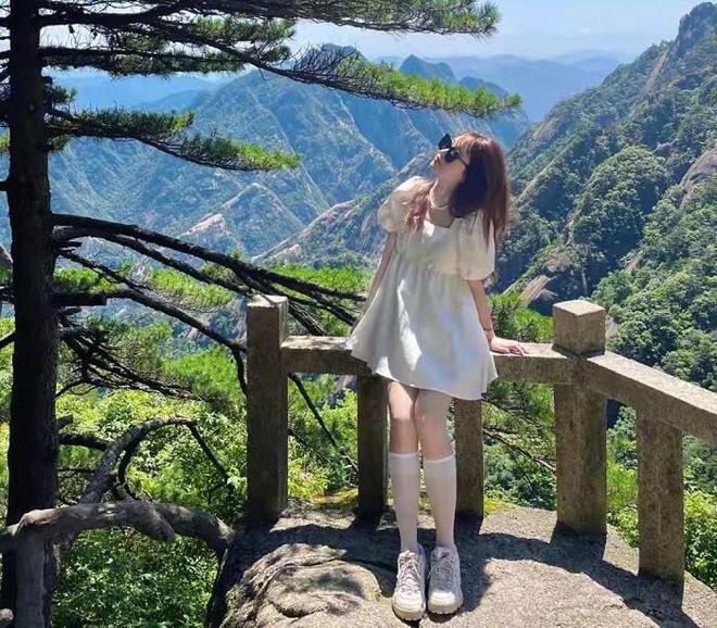 九游体育网站：去黄山旅游4日必去最美景点推荐徽州古城游玩四天三晚纯玩消费(图1)
