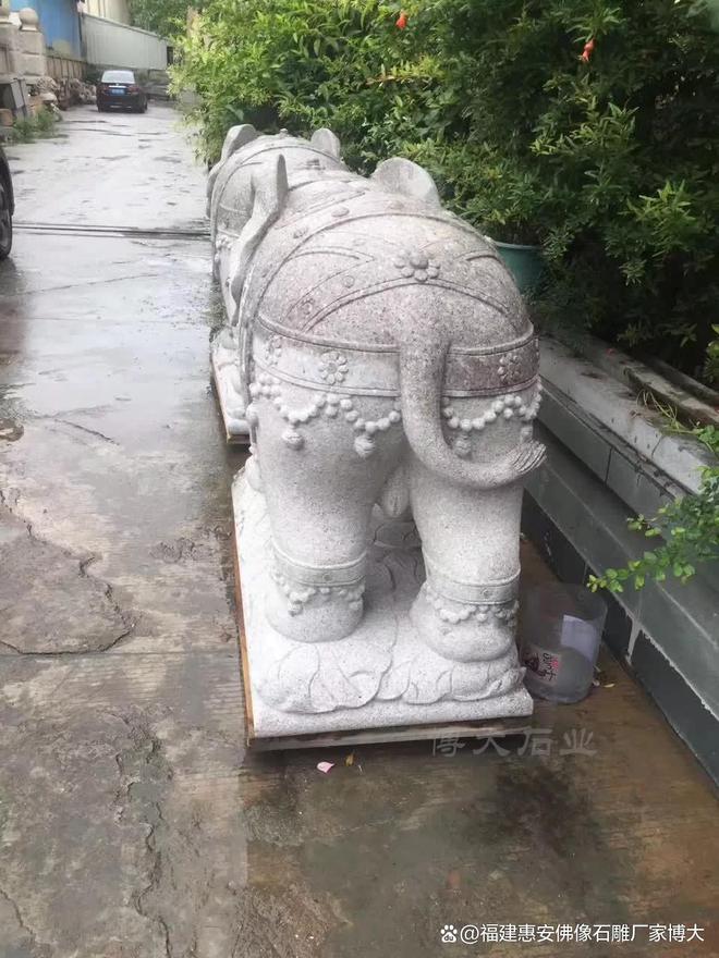 九游体育网站：石雕大象在园林景观中的应用(图2)