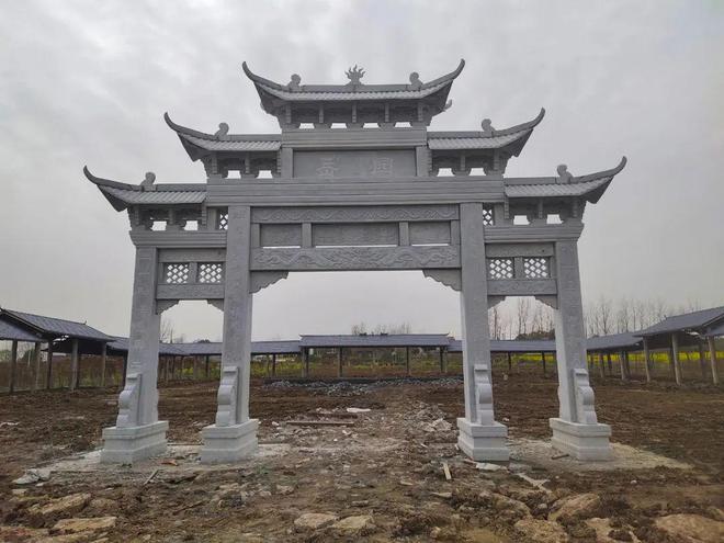 九游体育：村庄石雕牌坊多选用什么石材(图1)
