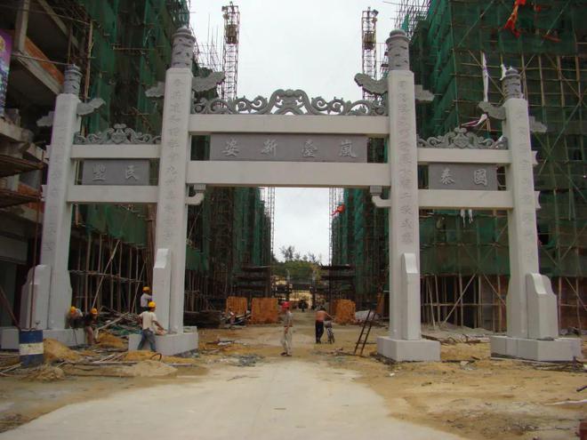 九游体育：村庄石雕牌坊多选用什么石材(图2)