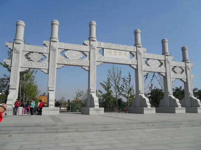 九游体育：村庄石雕牌坊多选用什么石材(图9)