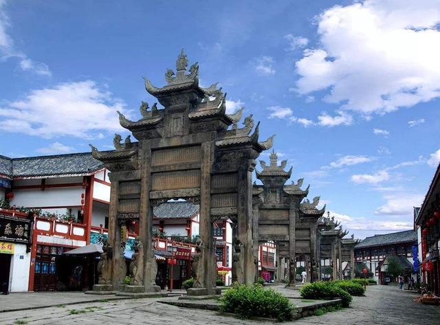 九游体育网站：我国规模最大的石牌坊群4A级景区免费开放却被人们冷落(图1)