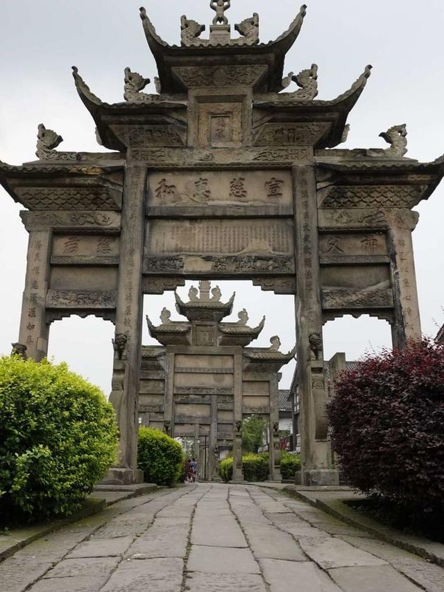 九游体育网站：我国规模最大的石牌坊群4A级景区免费开放却被人们冷落(图2)