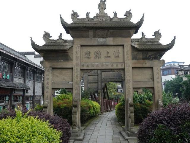 九游体育网站：我国规模最大的石牌坊群4A级景区免费开放却被人们冷落(图4)