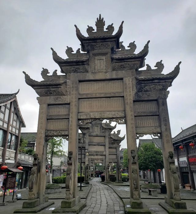 九游体育网站：我国规模最大的石牌坊群4A级景区免费开放却被人们冷落(图3)