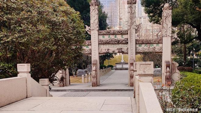 为报徐光启上海特地在这个地方建了一座公园(图5)