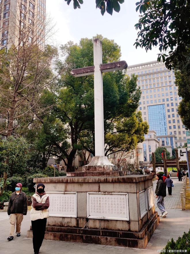 为报徐光启上海特地在这个地方建了一座公园(图4)
