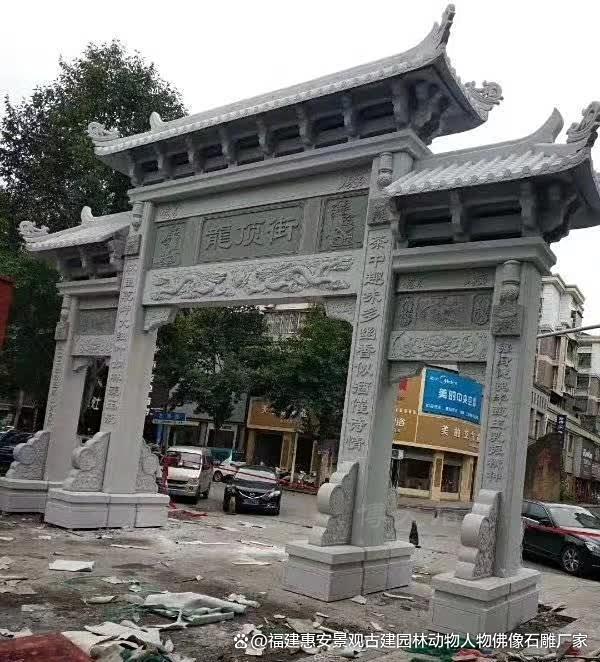 九游体育网站：石雕牌坊的历史背景与演变(图1)