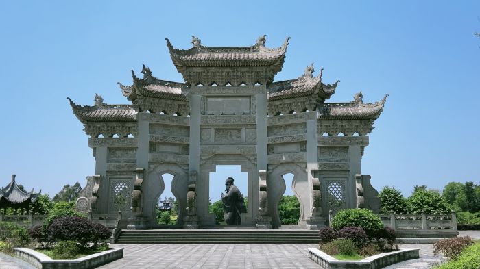 九游体育：从文化地标到文旅IP隆昌石牌坊再焕新机(图1)
