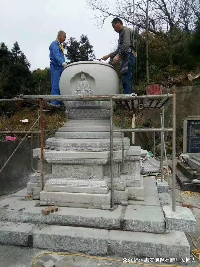 九游体育：石雕佛塔在风水布局中的作用(图1)