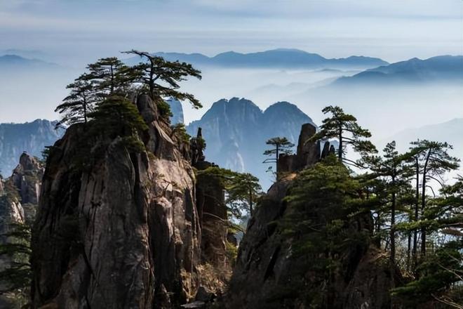 九游体育网站：黄山跟当地旅行团游玩五天多少钱黄山5天4晚游定制行程看过来(图1)