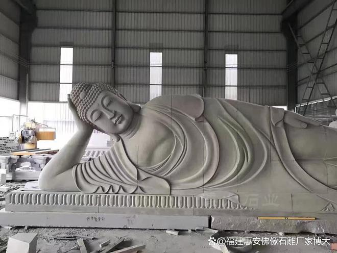 石雕卧佛在庭院中的装饰效果(图3)