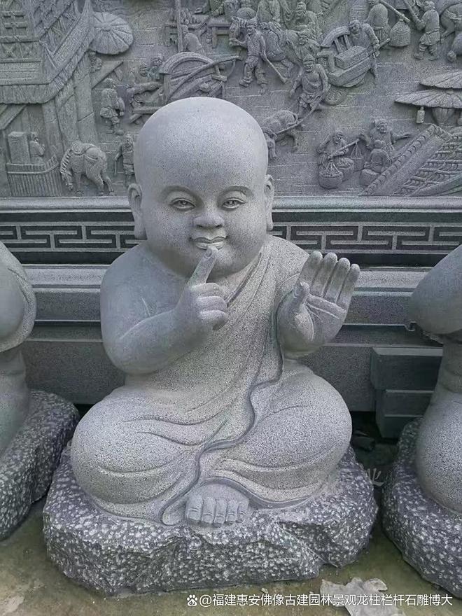九游体育网站：石雕小沙弥：工艺精湛寓意深远(图2)