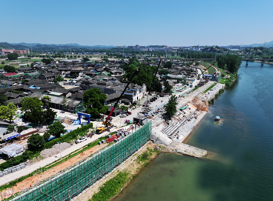九游体育网站：湖南省中方县全力冲刺荆坪古村提质改造项目工期(图1)