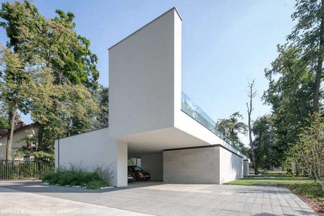 九游体育：LONGHOUSE：狭长地块上的现代美学之居(图7)